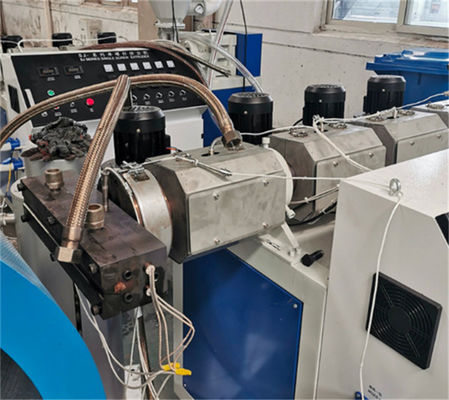 Giá tốt. Máy thổi ngang Pp tan chảy Thiết bị đùn vải không dệt trực tuyến