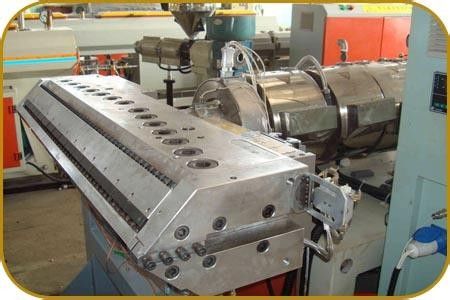 Giá tốt. Mỹ phẩm tái chế dây chuyền sản xuất tấm nhựa, máy ép nhựa nhiều lớp PET trực tuyến