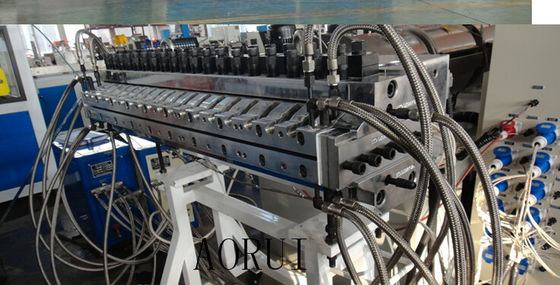 Giá tốt. Phòng tắm giao thông thể thao WPC Bọt Board Machine Tái chế PE / PP trực tuyến
