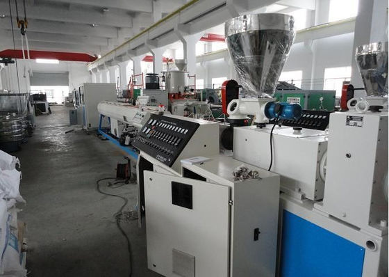 Giá tốt. Dây chuyền sản xuất ống thoát nước trục vít đôi hoàn toàn tự động 380V 50HZ trực tuyến