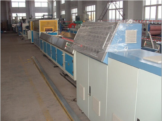 Giá tốt. CE ISO 9001 Dây chuyền sản xuất hồ sơ WPC Máy đùn hồ sơ trực tuyến