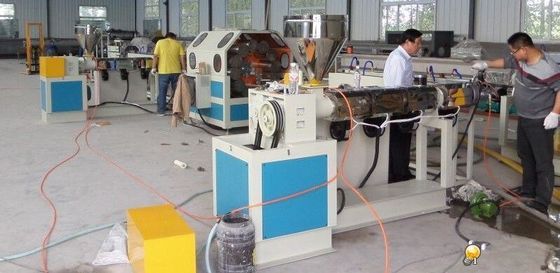 Giá tốt. Máy ép đùn nhựa hiệu quả cao Dây chuyền sản xuất ống nhựa mềm 380X 50HZ trực tuyến
