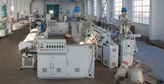 Giá tốt. Máy sản xuất ống nhựa trục vít đôi PVC Máy ép đùn ống mềm gia cố trực tuyến