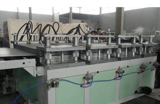 Giá tốt. Máy làm mẫu xây dựng WPC, dây chuyền sản xuất / máy đùn Wpc trực tuyến