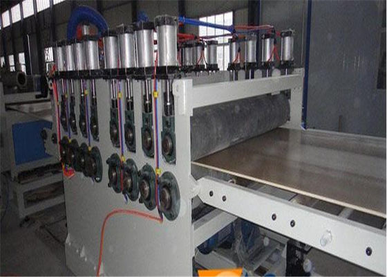 Giá tốt. Máy tạo bọt PVC WPC bền bỉ cho sản xuất ván cửa, động cơ điện trực tuyến