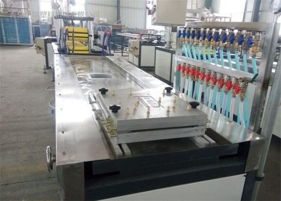 Giá tốt. Mẫu xây dựng PVC WPC Bọt Board Machine Hiệu quả cao trực tuyến