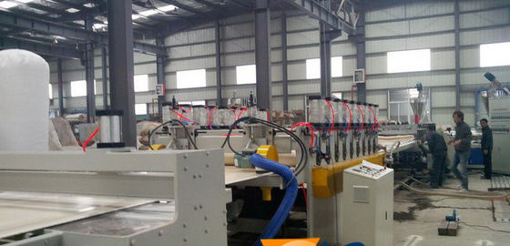 Giá tốt. Dây chuyền sản xuất ván PVC / WPC chống nước Dây chuyền ép đùn Wpc trực tuyến