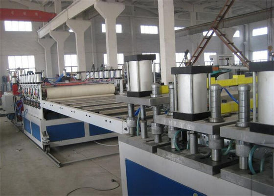 Giá tốt. Máy tạo bọt PVC hiệu quả cao, dây chuyền ép đùn bảng nhựa đôi trực tuyến