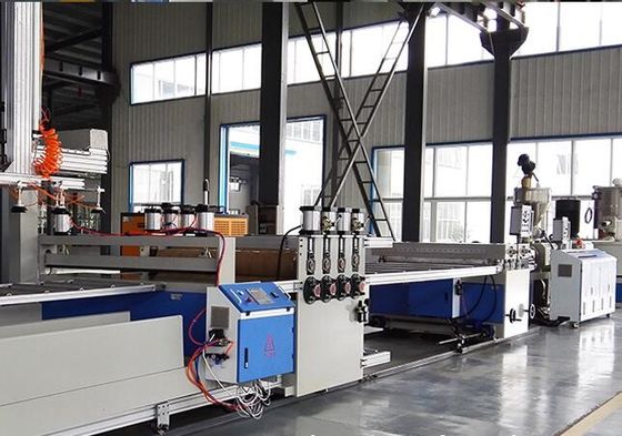 Giá tốt. Dây chuyền sản xuất bảng WPC PVC hoàn toàn tự động cho mẫu gỗ WPC bằng gỗ trực tuyến