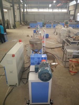 Giá tốt. Máy ép đùn hồ sơ nhựa chuyên nghiệp / Máy tạo màng PVC WPC trực tuyến
