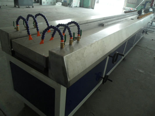 Giá tốt. 0,4 - 0,7 mm Lớp nitrided Hồ sơ ép đùn Dòng gỗ Máy tạo bọt hồ sơ trực tuyến