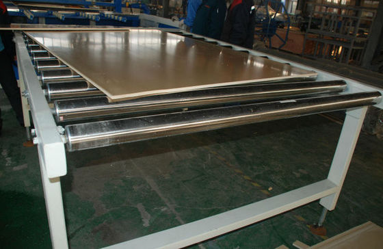 Giá tốt. Hoàn toàn tự động PVC WPC Bọt Board Máy Xây dựng Mẫu Làm trực tuyến