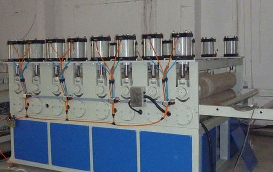 Giá tốt. PVC Man đùn đùn Manchine với máy đùn trục vít đôi, máy ép bọt PVC vỏ trực tuyến