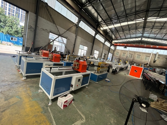 Đường dây sản xuất ống polyethylene một vít có thể tùy chỉnh để sản xuất hiệu quả