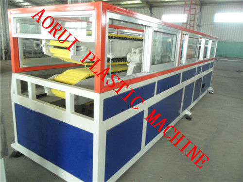 Giá tốt. Bảng điều khiển hồ sơ nhựa / ván sàn WPC 160-280kg / h trực tuyến
