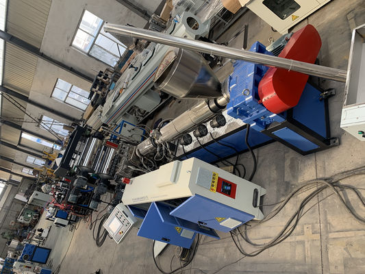 Giá tốt. Dây chuyền sản xuất bảng WPC 75KW Dây chuyền đùn bảng WPC Kháng kiềm trực tuyến