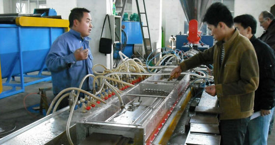 Giá tốt. Dây chuyền sản xuất hồ sơ nhựa 380V, dây chuyền ép đùn gỗ Pvc / quá trình trực tuyến