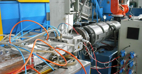 Giá tốt. Máy đùn trục vít đôi nhựa PVC nhỏ Dây chuyền đùn cho góc tường trực tuyến