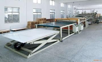 Giá tốt. Dây chuyền ép đùn nhựa mịn bằng gỗ với máy đùn trục vít đôi trực tuyến