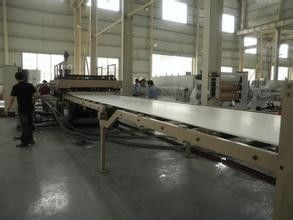 Giá tốt. Phòng tắm PVC WPC WPC Máy bọt, Máy tái chế trục vít hình nón tái chế trực tuyến